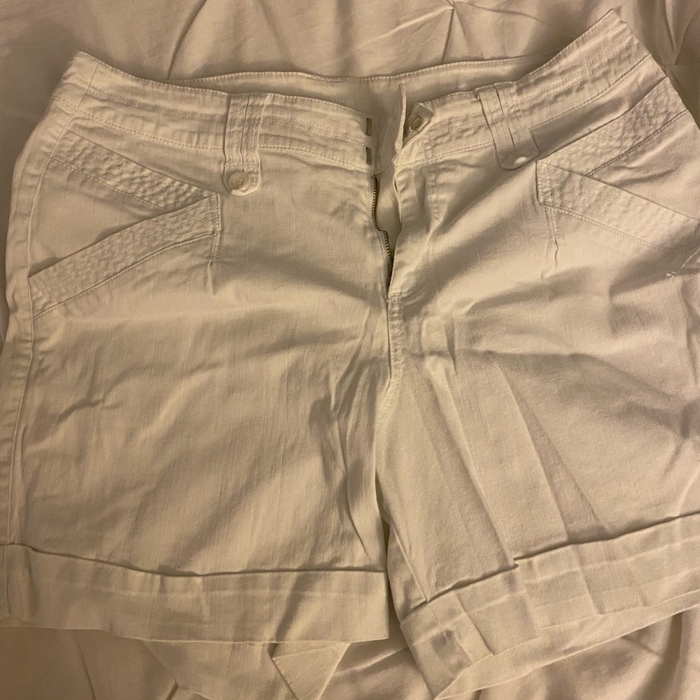 White jean shorts sz 18